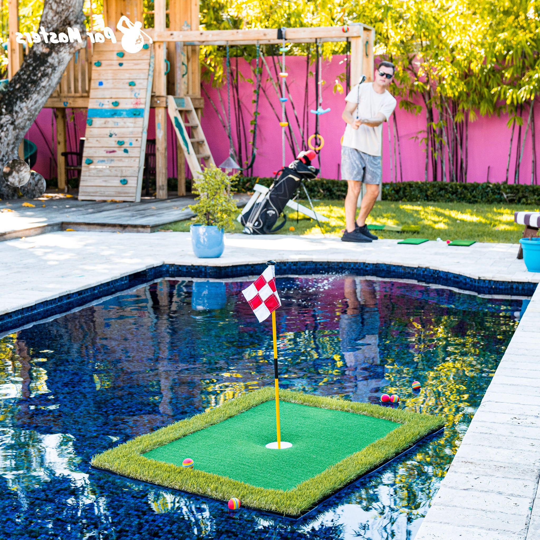 Aquatic Golf Putting Surface with Floating Balls