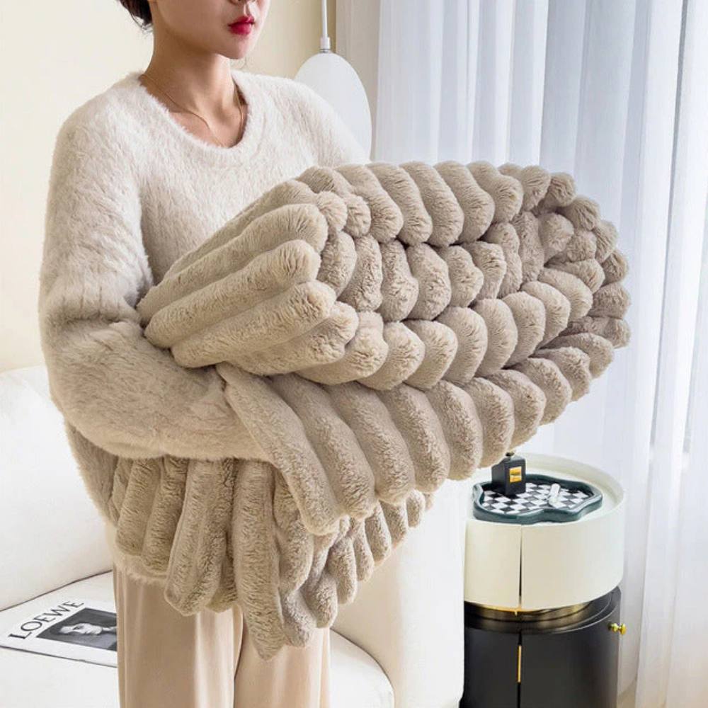 Plush Elegance Blanket: Soft Throw for Ultimate Comfort