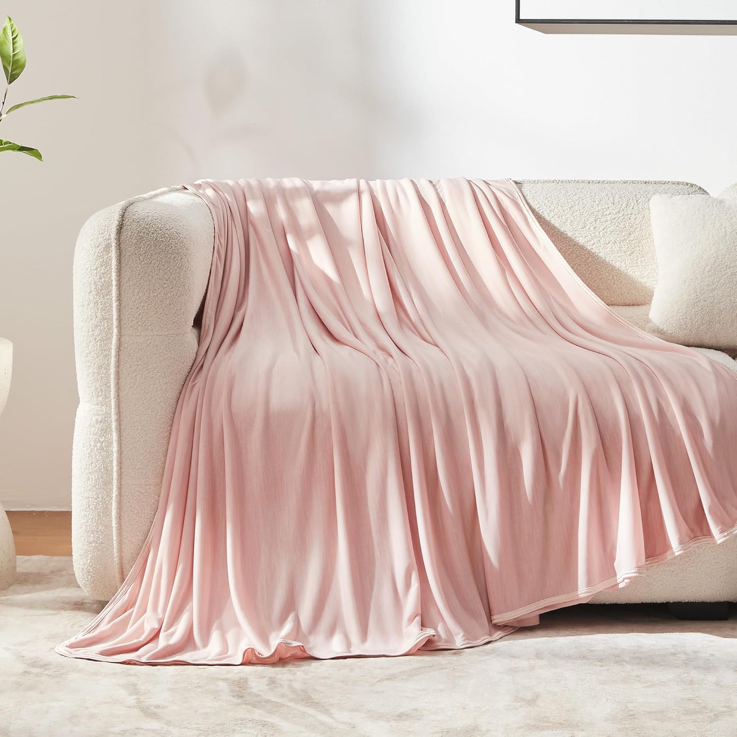 Lightweight Summer Blanket with Arc-Chill Technology for Hot Sleepers