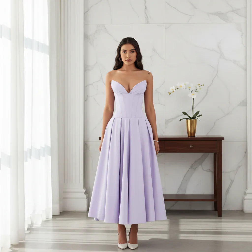 Effortless Midi Dress with Striking V-Neck for Summer Celebrations