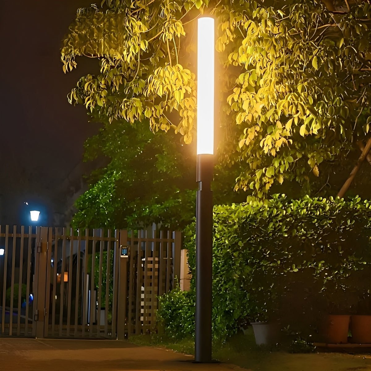 Sleek LED Garden Post Light | Weather-Resistant Aluminum Lamp
