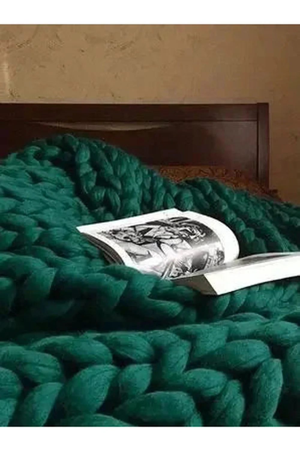 Chunky Knit Throw Blanket | Plush Softness | Cozy Warmth for Chilly Nights | Polyester