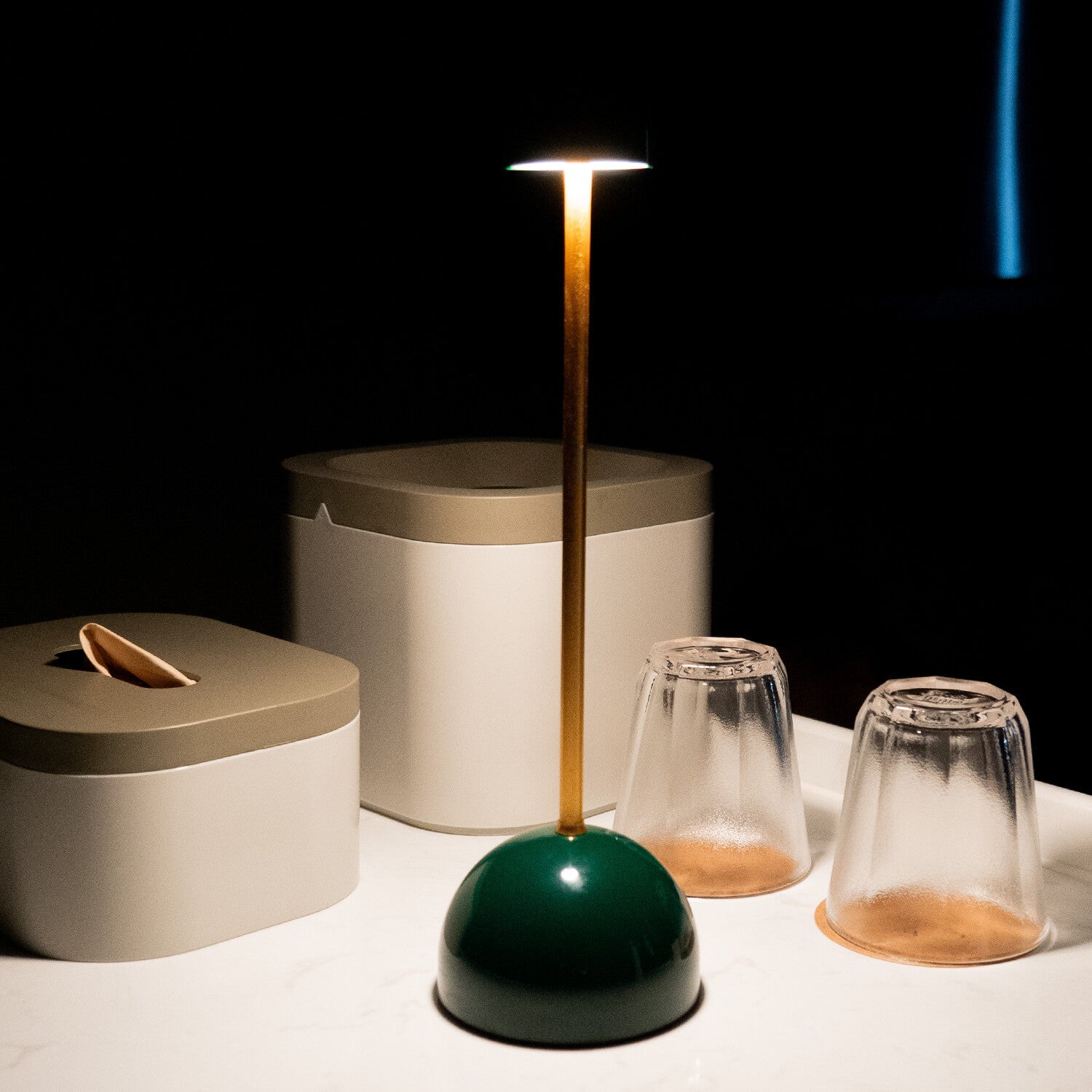 Taavita Wireless LED Table Lamp – Modern Design for Stylish Freedom