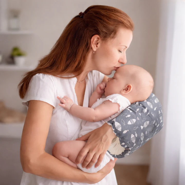 Breastfeeding Support Pillow – Cozy Arm Cushion for Nursing
