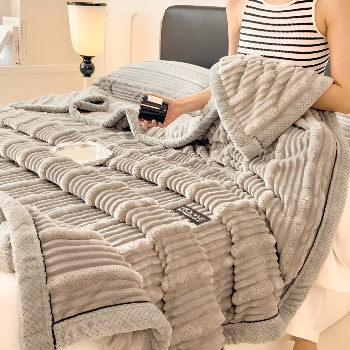 Fleece Blanket | Lightweight | Cozy Comfort All Seasons | Polyester