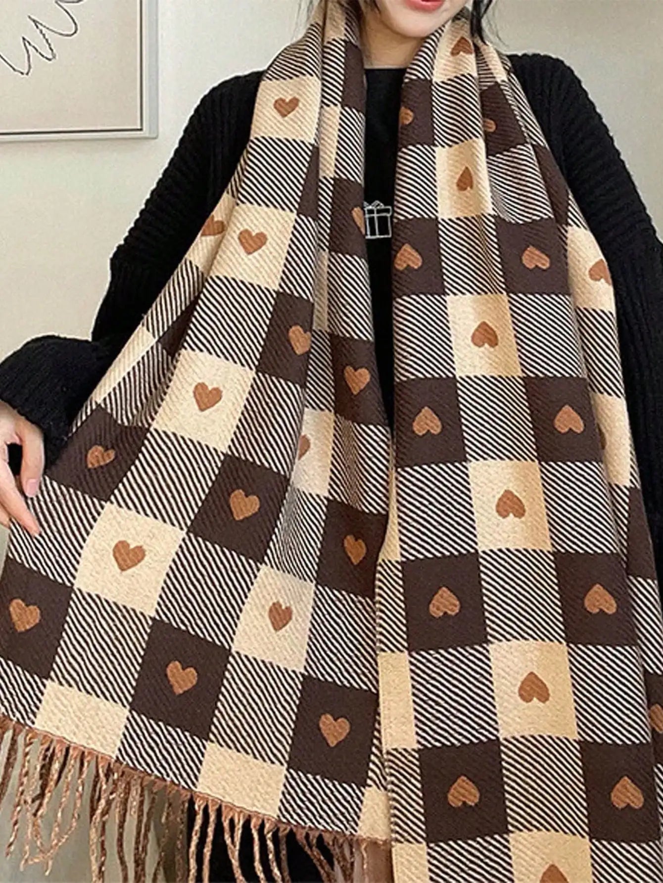 Winter Shawl in Checkered Pattern – Warm and Cozy Scarf