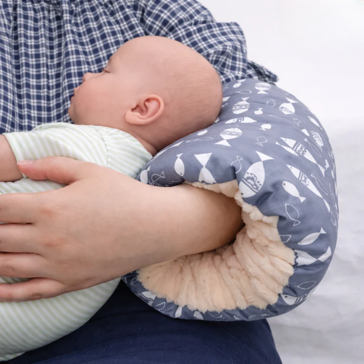 Breastfeeding Support Pillow – Cozy Arm Cushion for Nursing