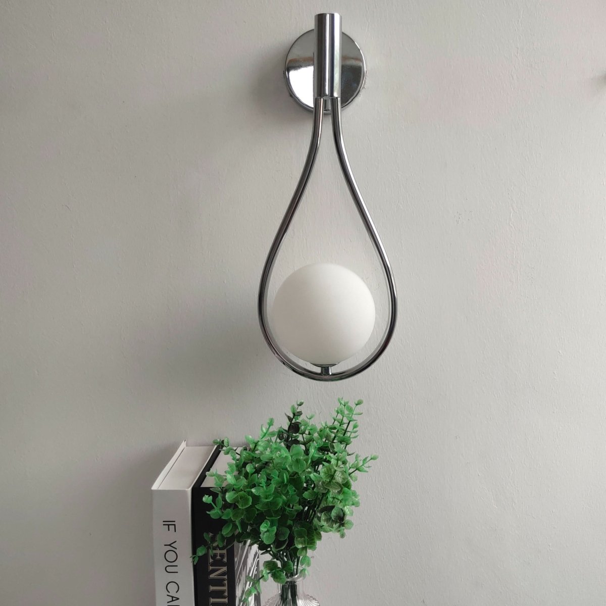 Elegant Duo Wall Light Fixtures in Modern Metal Design