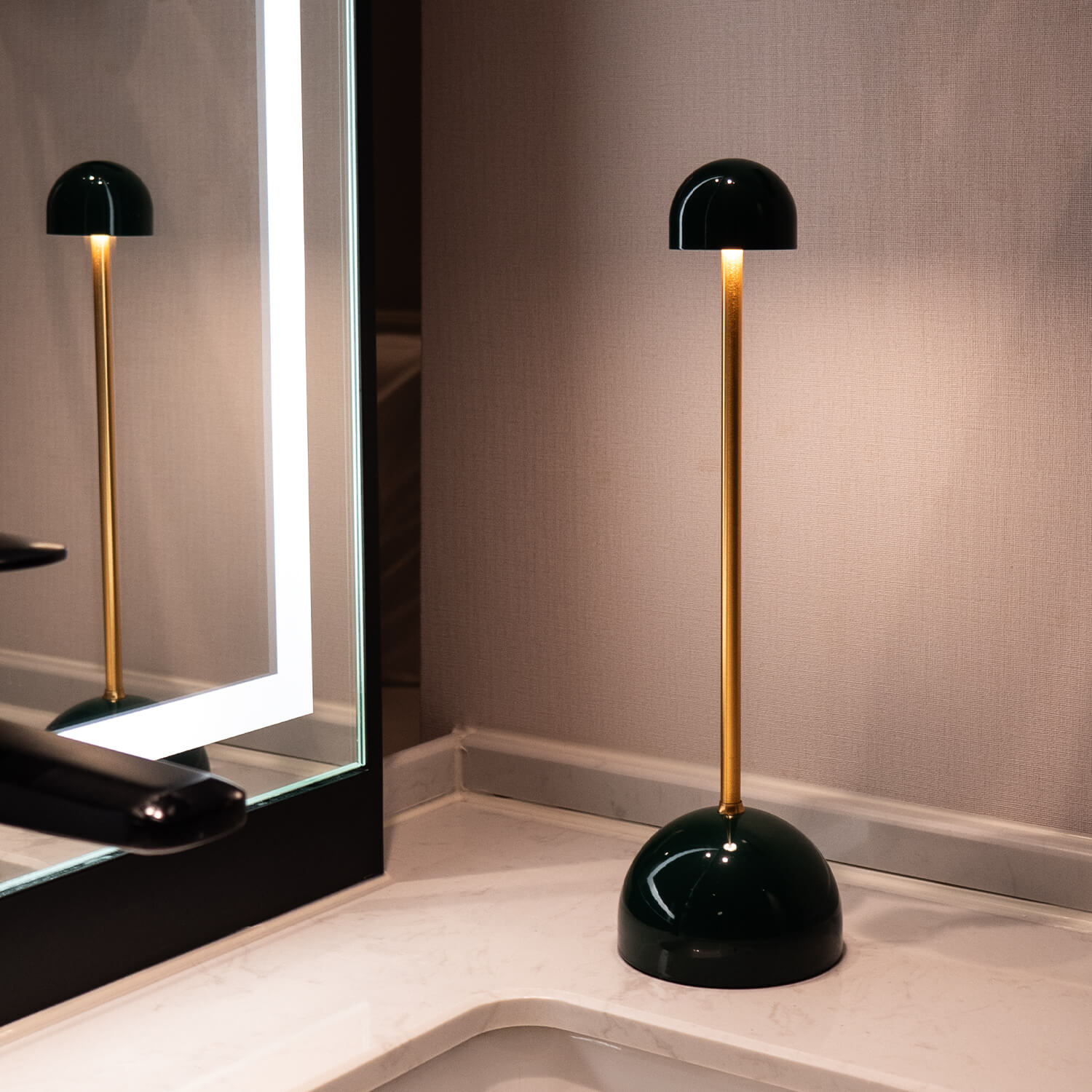 Taavita Wireless LED Table Lamp – Modern Design for Stylish Freedom