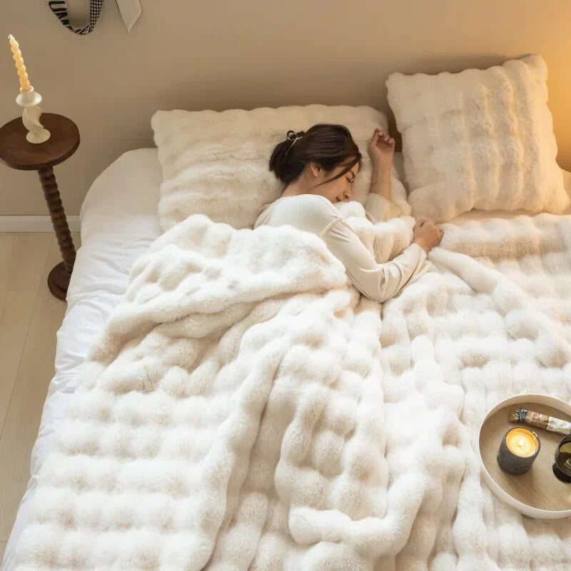 Luxurious Plush Wool Throw Blanket for Ultimate Comfort