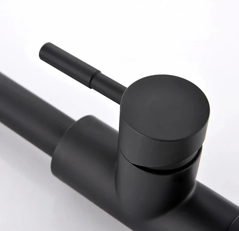 Pull-Out Single-Handle Kitchen Faucet (Deck-Mount)