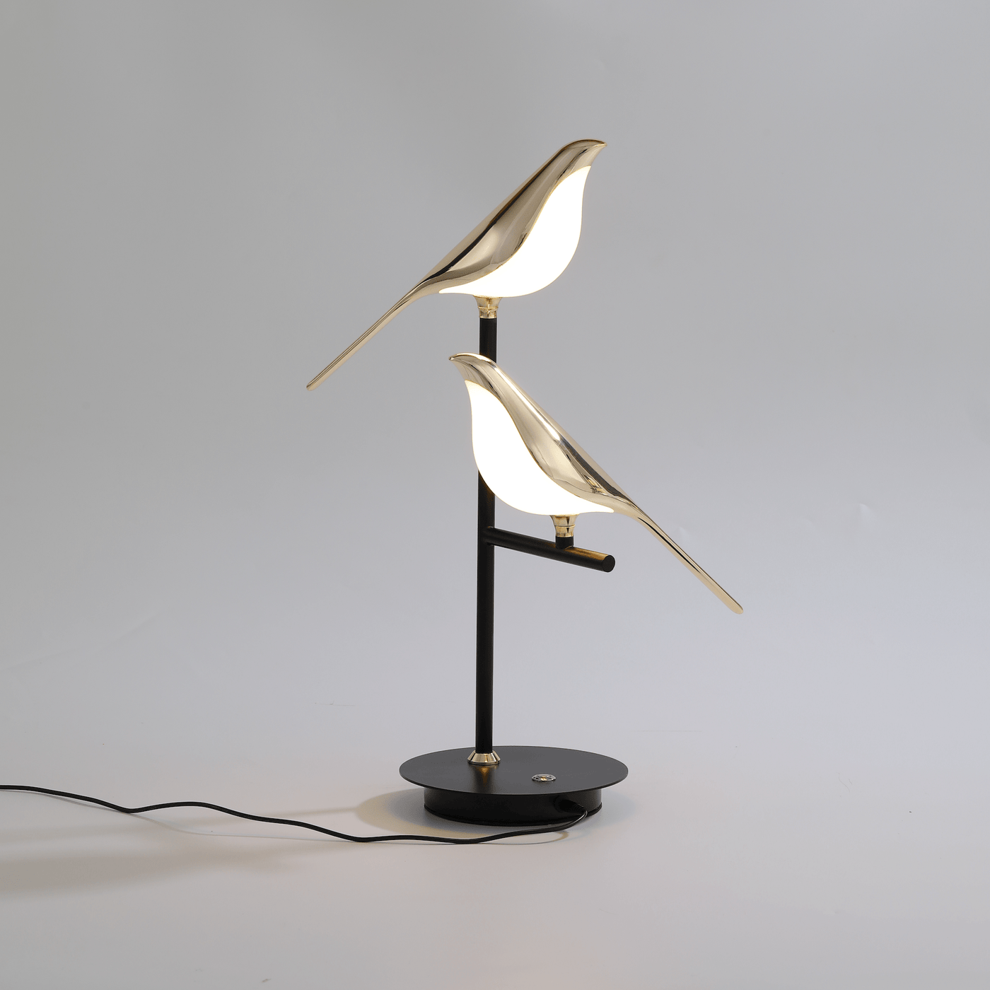 Dual-Bird LED Table Lamp | Postmodern Galvanized Golden Bird Design | Iron & Aluminum Materials | Energy-Efficient Lighting