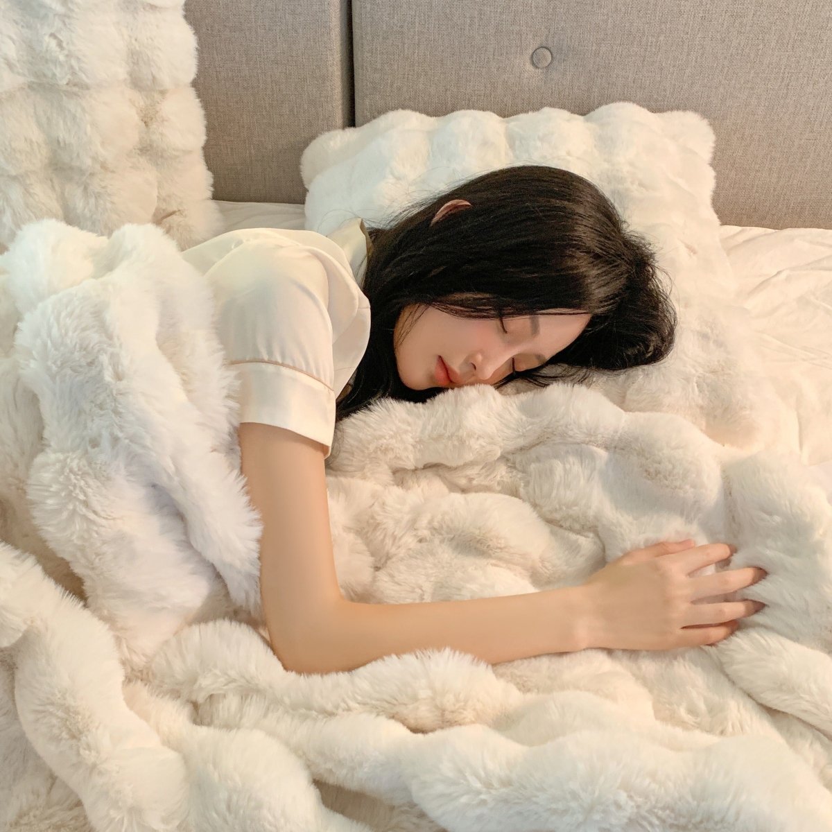 Plush Fleece Blanket | Reversible Design | Soft Warmth Comfort | Polyester