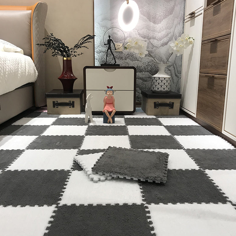 Fade Resistant Carpet Tile Solid Color Interlocking Carpet Floor Tile Gray-White Clearhalo 'Carpet Tiles & Carpet Squares' 'carpet_tiles_carpet_squares' 'Flooring 'Home Improvement' 'home_improvement' 'home_improvement_carpet_tiles_carpet_squares' Walls and Ceiling' 6744421