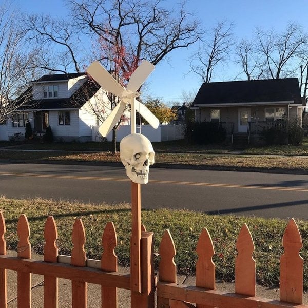 Halloween Garden Skull Whirligig with Spinning Jaw – Outdoor Decor