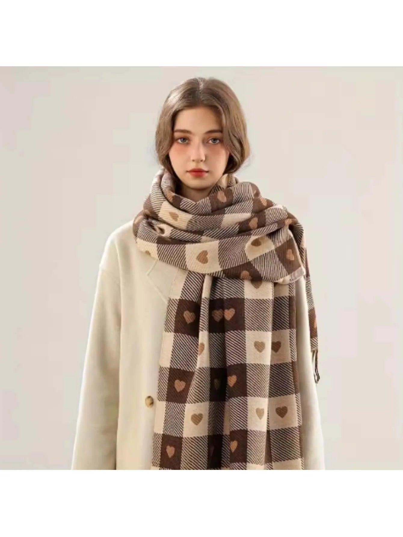 Winter Shawl in Checkered Pattern – Warm and Cozy Scarf