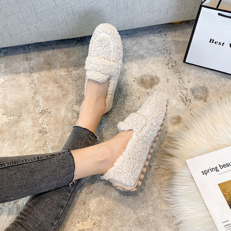 Women’s Plush Slippers | Soft Plush Fabric | Non-Slip Rubber Sole | Indoor Comfort and Warmth