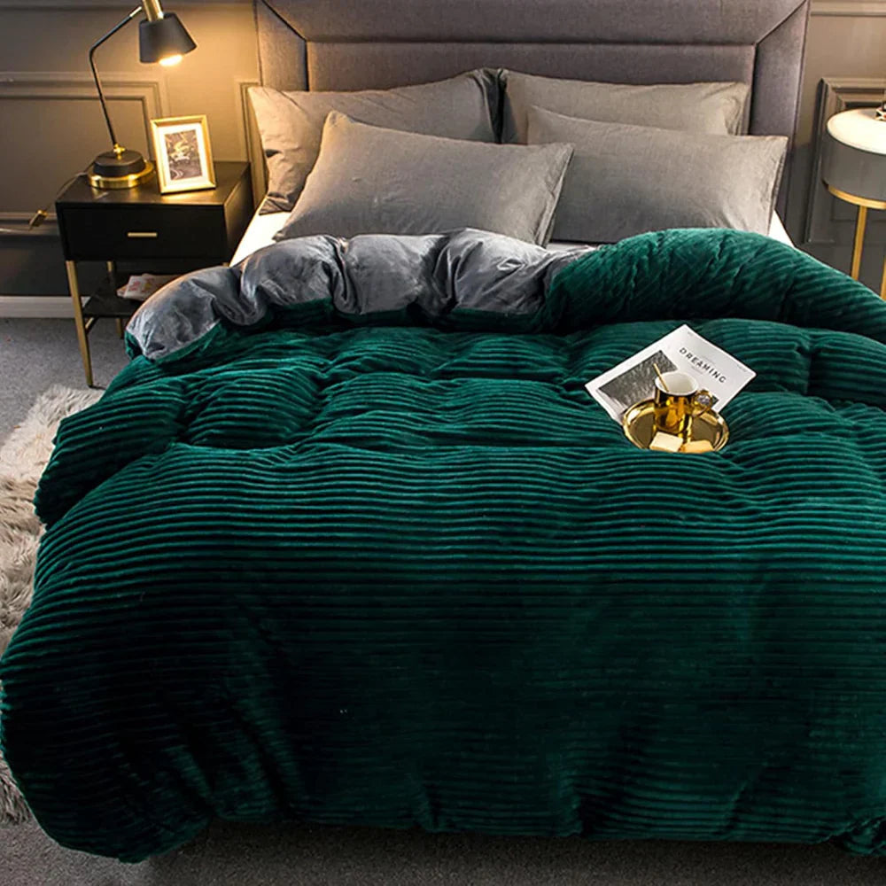 Cozy Fleece Duvet Cover Set with Stylish Bedspread Design