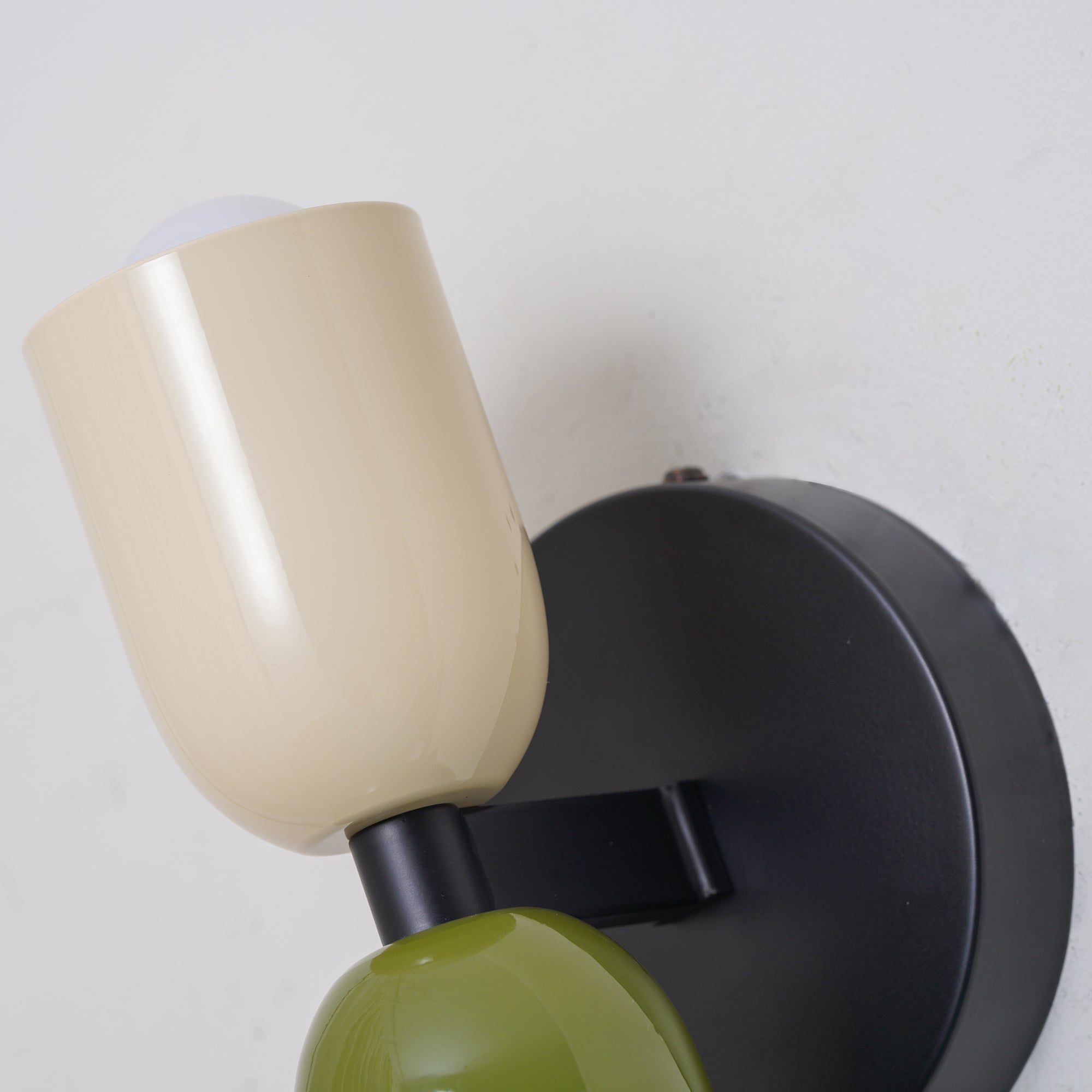 Vibrant Delight Wall Lamp for Chic Bedroom Styling