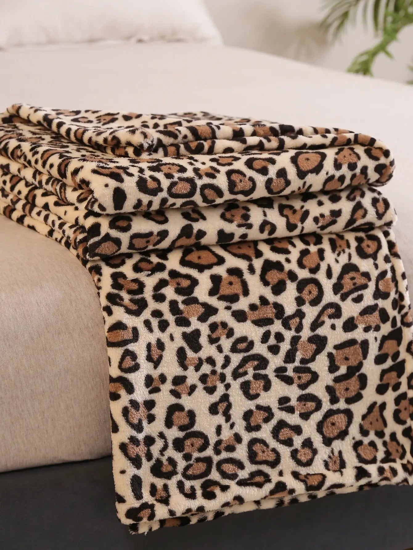Fleece Blanket | Leopard Print | Soft and Lightweight Warmth | Polyester