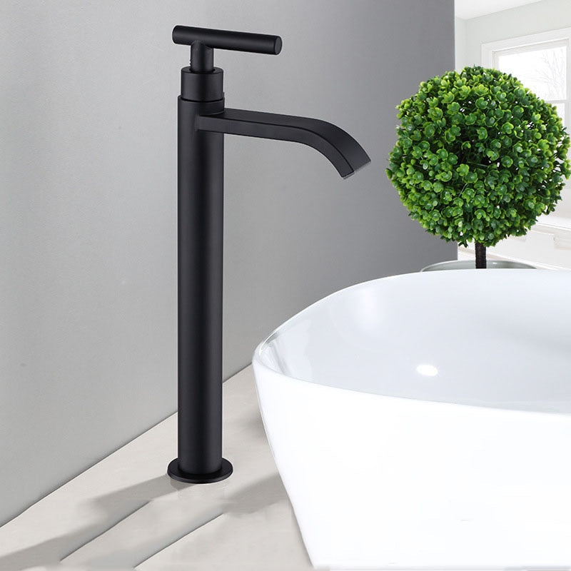 Tuckhub — Single-Handle Matte Black Bathroom Faucet with Durable Build