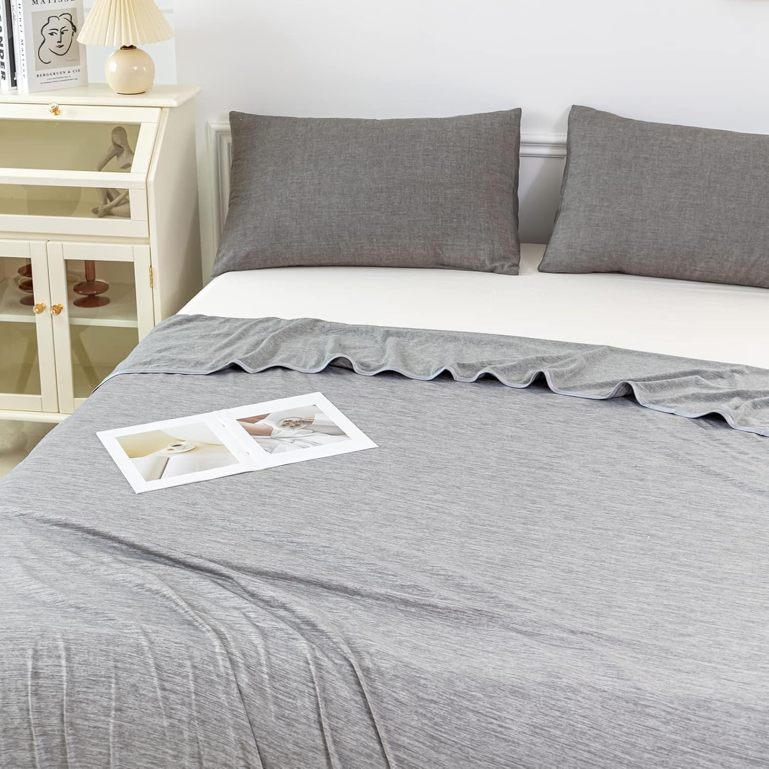 Cooling Throw Blanket for Hot Sleepers – Soft Lightweight Design with Q-Max 0.4 Technology