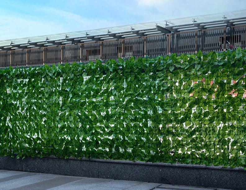 Weather-Resistant Garden Privacy Screen Made of Artificial Leaves