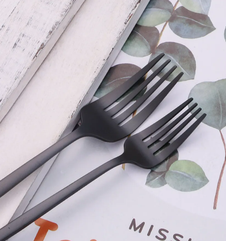 Elysian Noir — Black Stainless Steel Cutlery Set with Ergonomic Grip