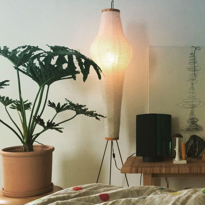 Taavita Floor Lamp - Elegant Minimalist Lighting for a Calming Atmosphere