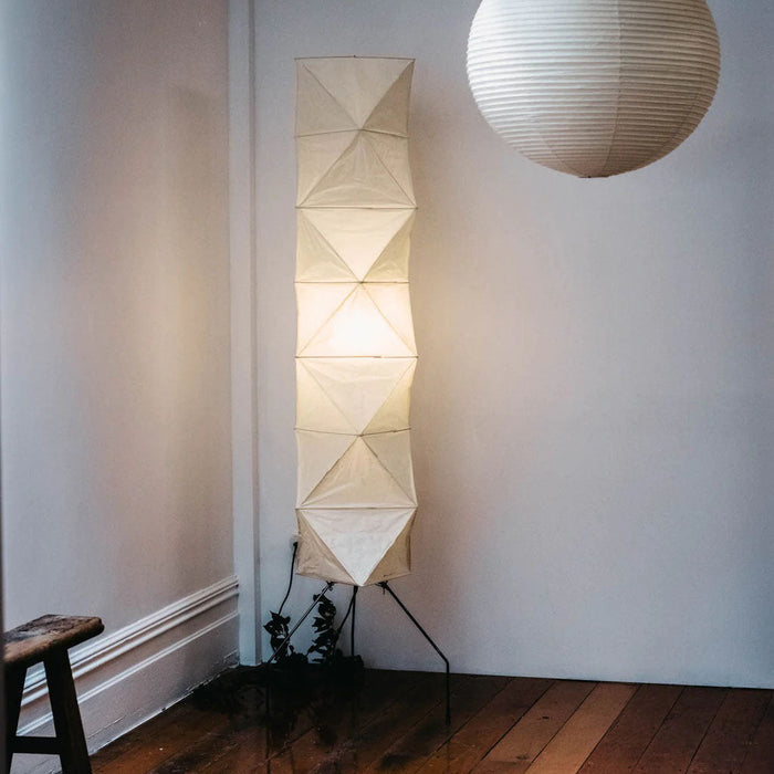 Taavita Floor Lamp - Elegant Minimalist Lighting for a Calming Atmosphere