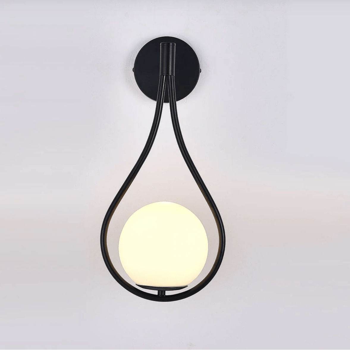 Elegant Duo Wall Light Fixtures in Modern Metal Design