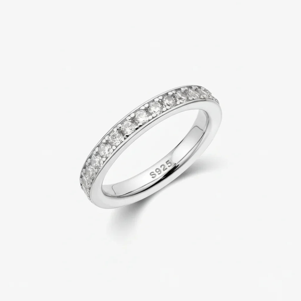 Everyday Elegance: Silver Ring with Sparkling Bead Design