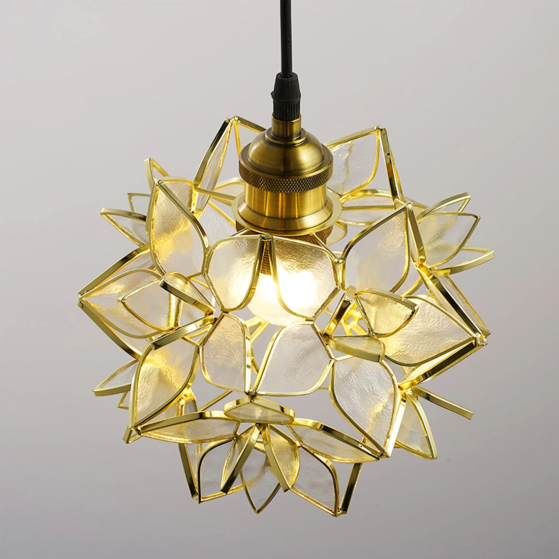 Luminous Seashell Pendant Light - Handcrafted Glow Fixture