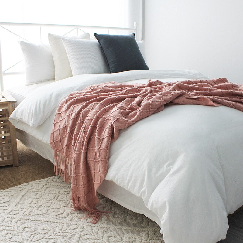 Chic Chevron Blanket with Decorative Tassels – Cozy Acrylic Comfort