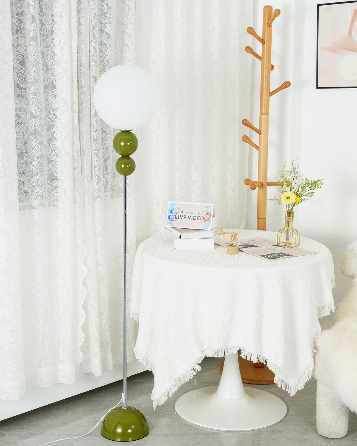 Sophisticated Stand Lamp – Sleek Metal & Glass Design