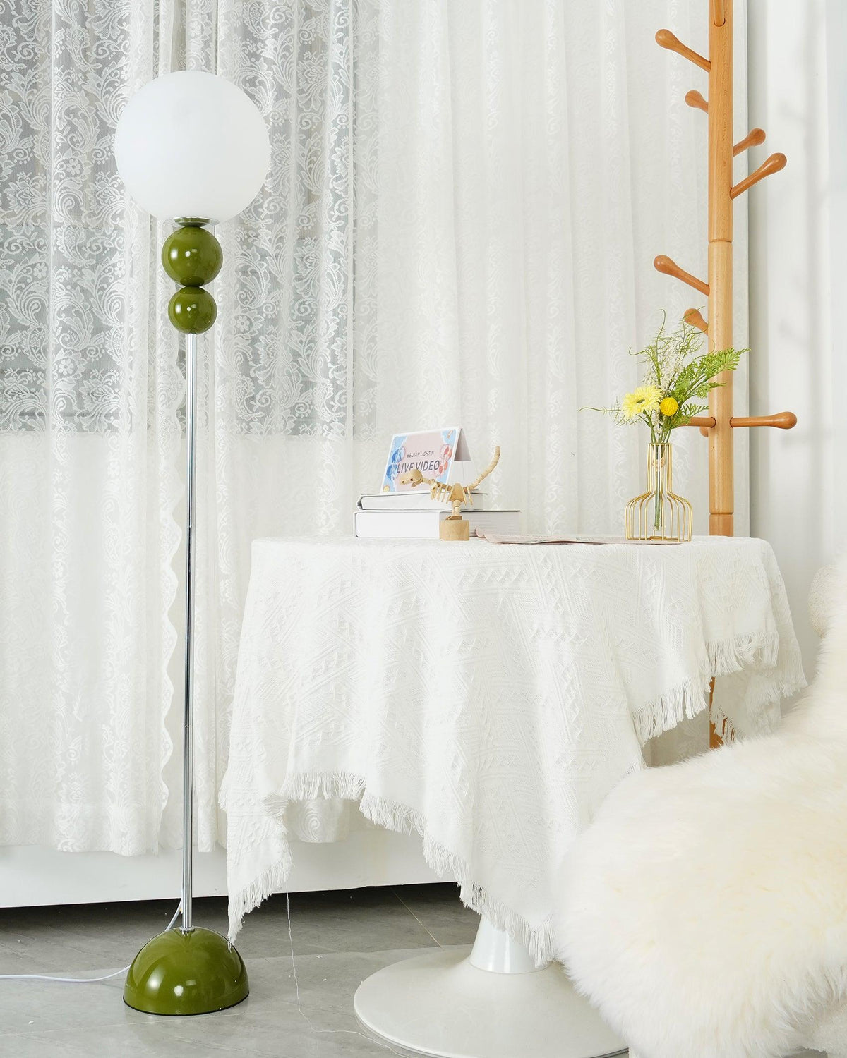Sophisticated Stand Lamp – Sleek Metal & Glass Design