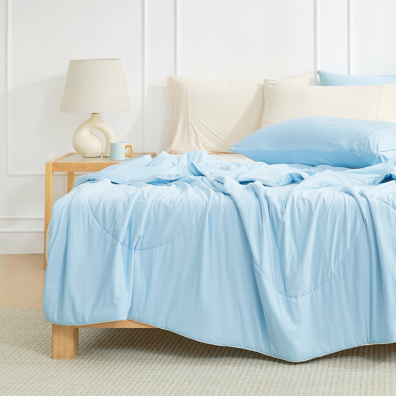Lightweight Cooling Comforter with Q-Max 0.46 | Breathable Japanese Fabric