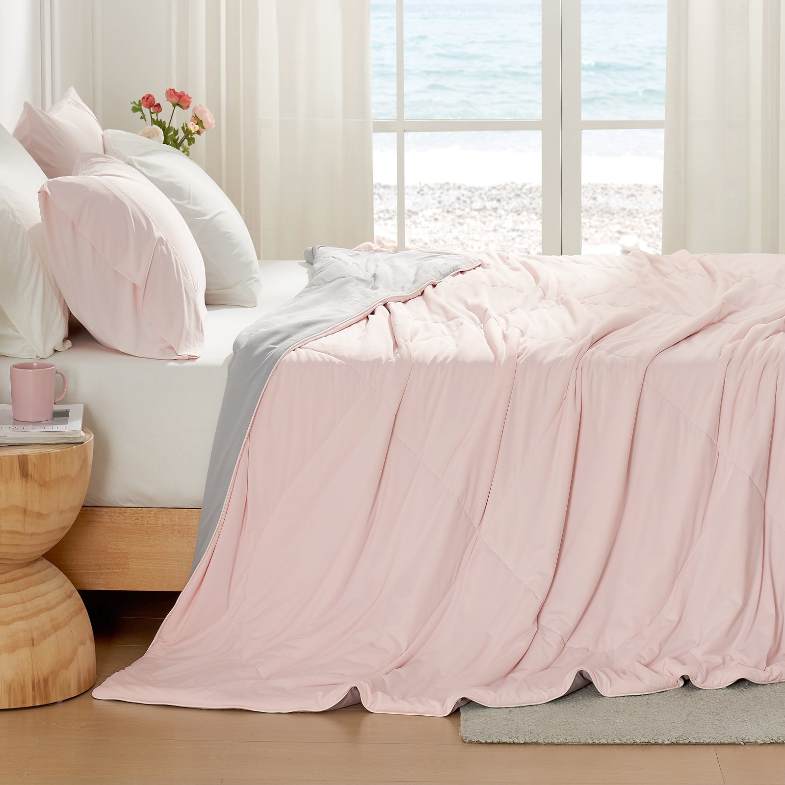 Lightweight Cooling Comforter with Instant Cool Touch – Breathable Design