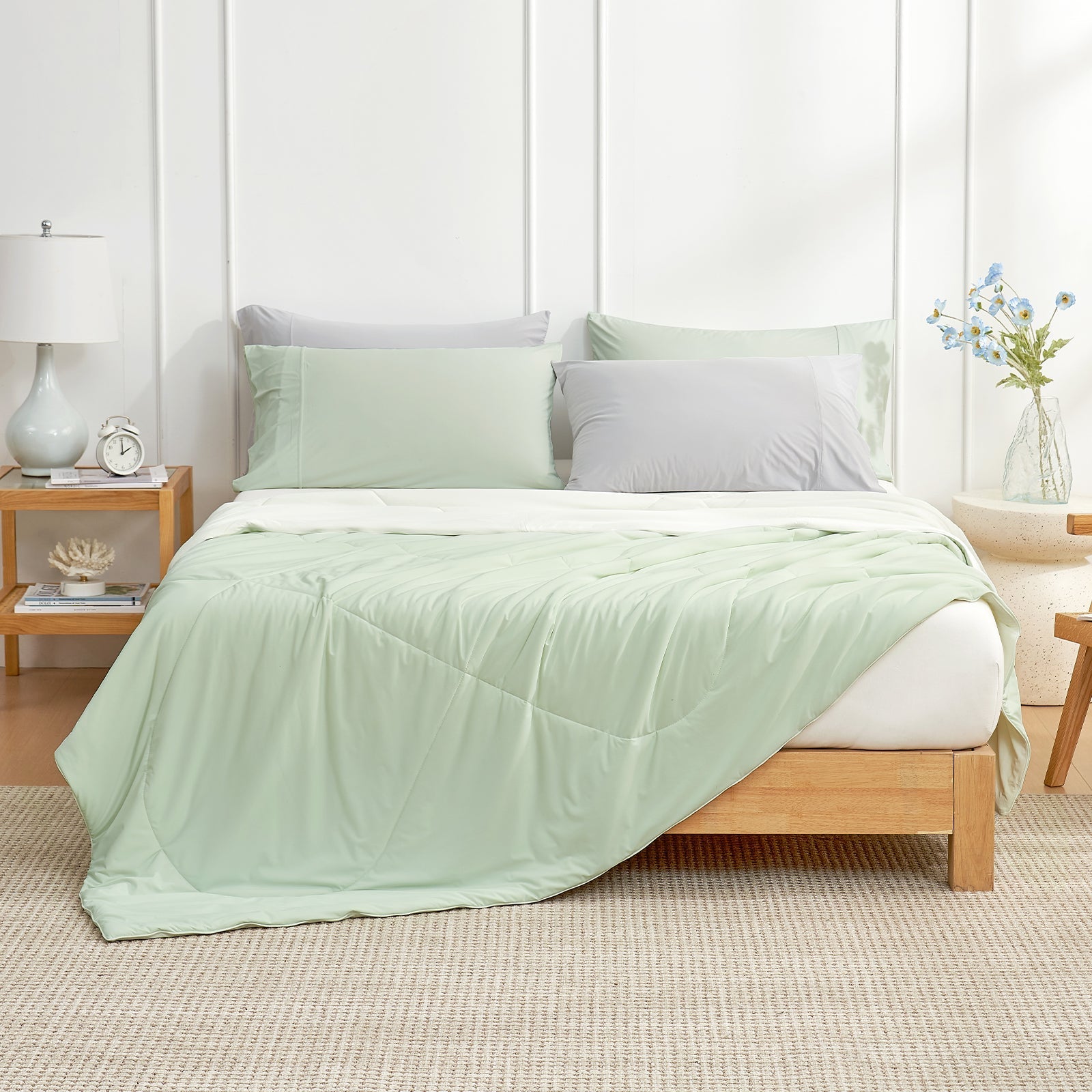 Lightweight Cooling Comforter with Breathable Japanese Fabric for Warm Sleepers