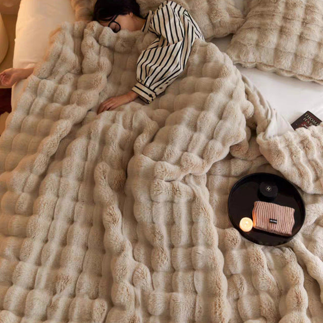 Elara Plush Throw — Soft Faux Fur Blanket for Cozy Warmth