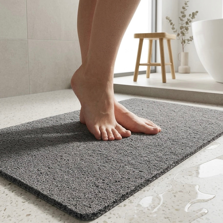 Non-Slip Bath Mat with Textured Surface and Quick Drainage Features