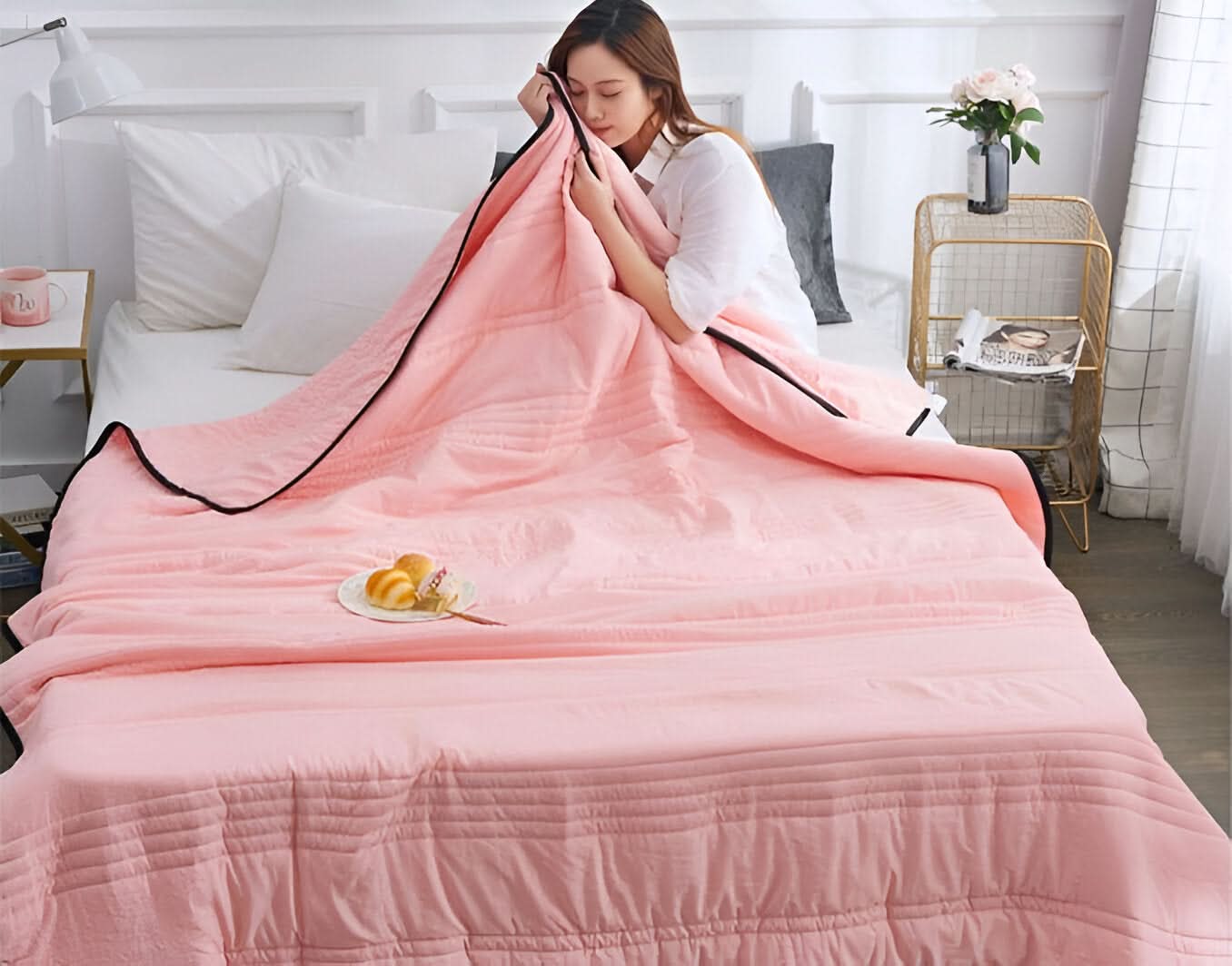 Lightweight Cooling Blanket with Breathable Fabric - Temperature Regulating for Sleep