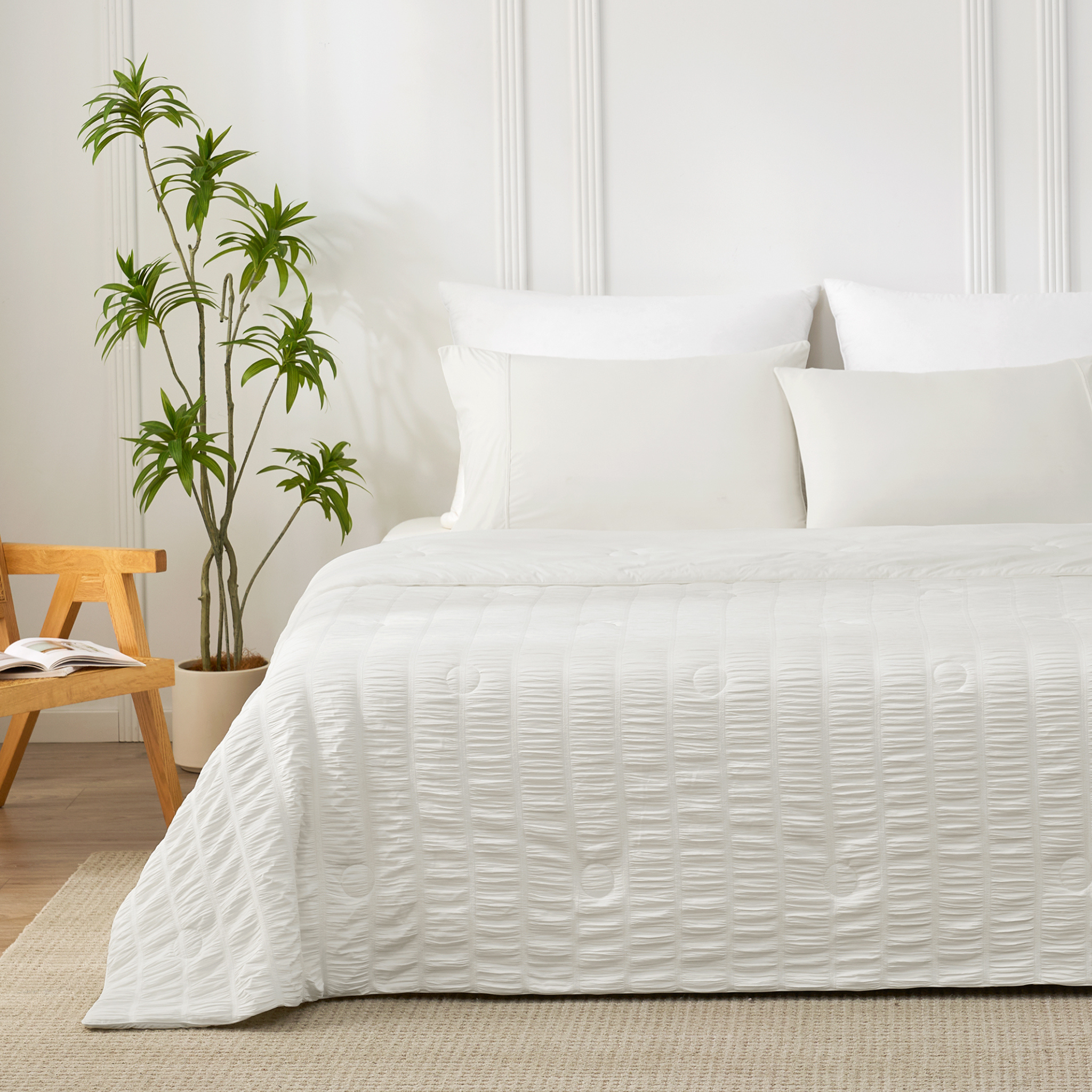 Lightweight Seersucker Cooling Blanket with Vertical Stripes – Breathable for Warm Sleepers