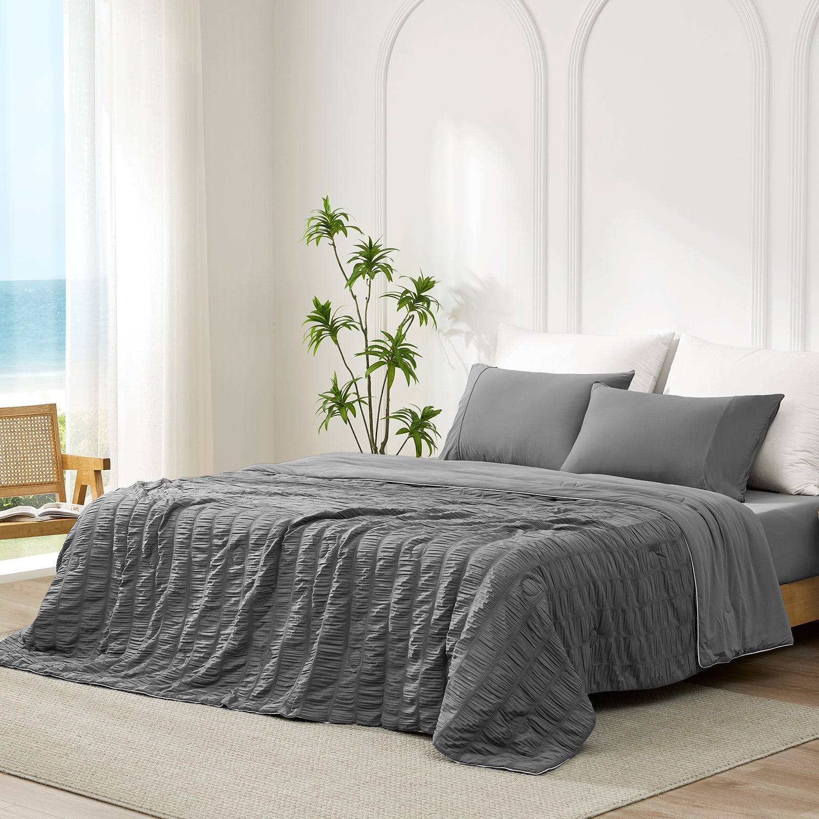 Lightweight Seersucker Cooling Blanket with Vertical Stripes – Breathable for Warm Sleepers