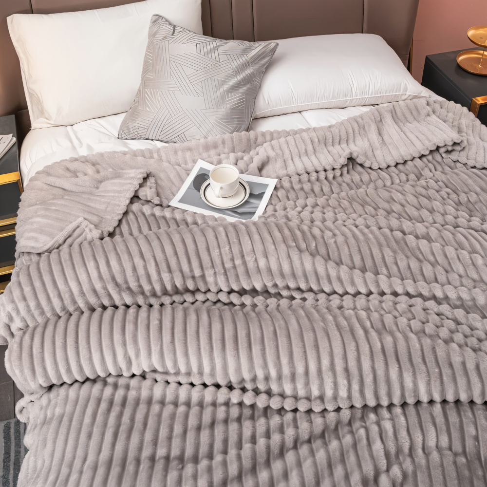 Soft Fleece Blanket with Plaid Pattern – Cozy Ribbed Design for Year-Round Use