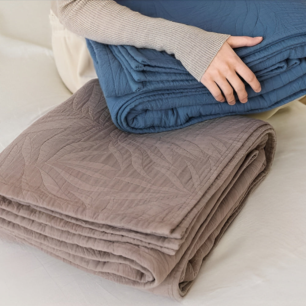 Soft Leaf Woven Cotton Blanket – Antibacterial Throw for Year-Round Comfort