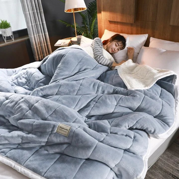 Plush Velvet Fabric Fleece Blanket - Cozy Comfort for Every Season