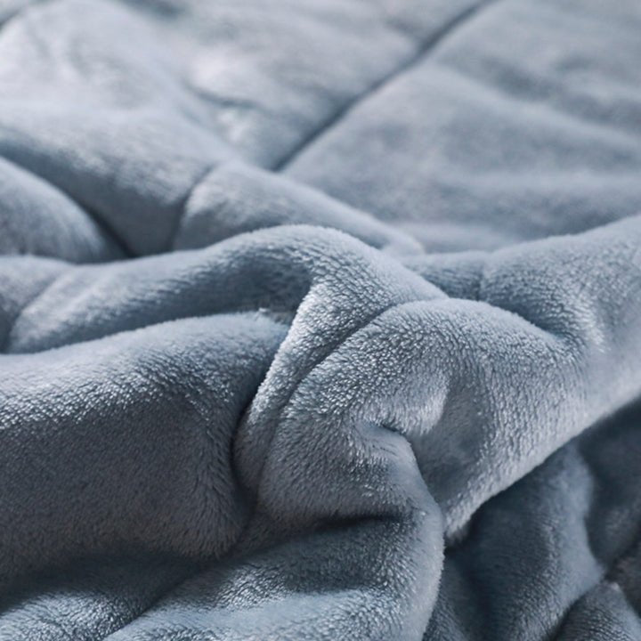 Plush Fleece Blanket for Year-Round Relaxation and Comfort