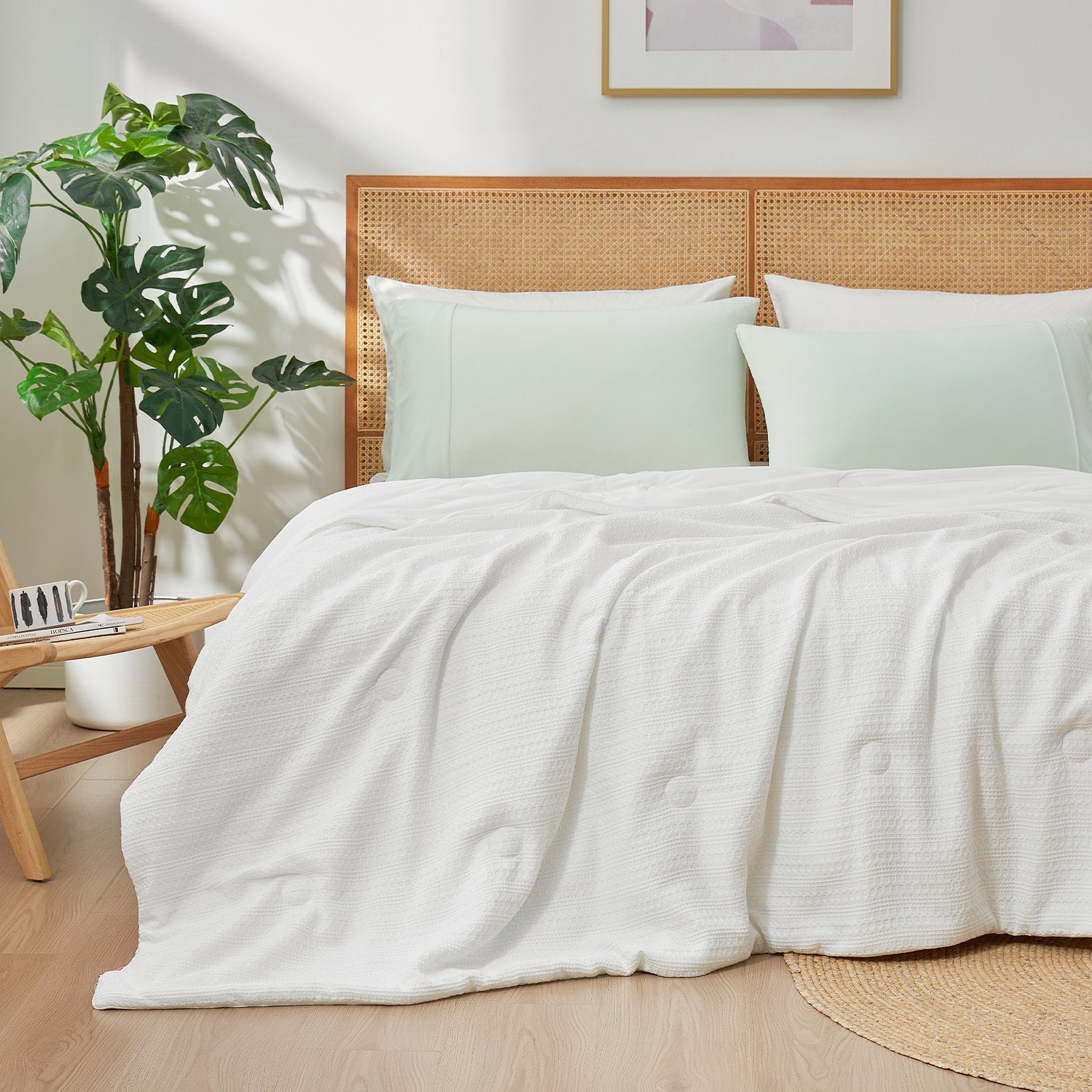 Lightweight Eco-Friendly Comforter with Natural Fiber Waffle Pattern for Warm Sleepers