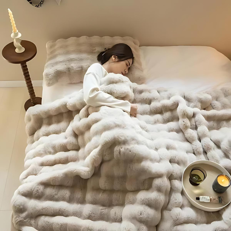Double-Sided Fleece and Faux Fur Throw Blanket for All-Season Warmth